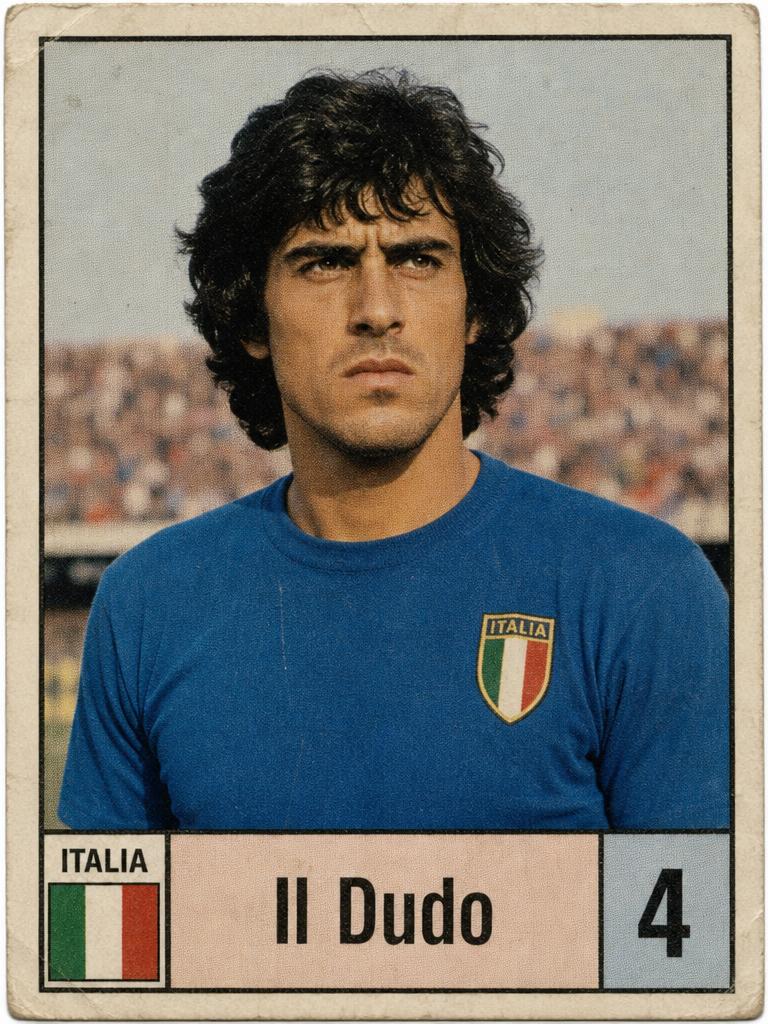 Vintage samlarkort som föreställer Il Dudo som italiensk fotbollsspelare